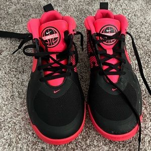 Nike girls basketball shoe size 3.5